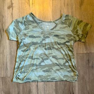 American Eagle camouflage v neck T-shirt. Large
